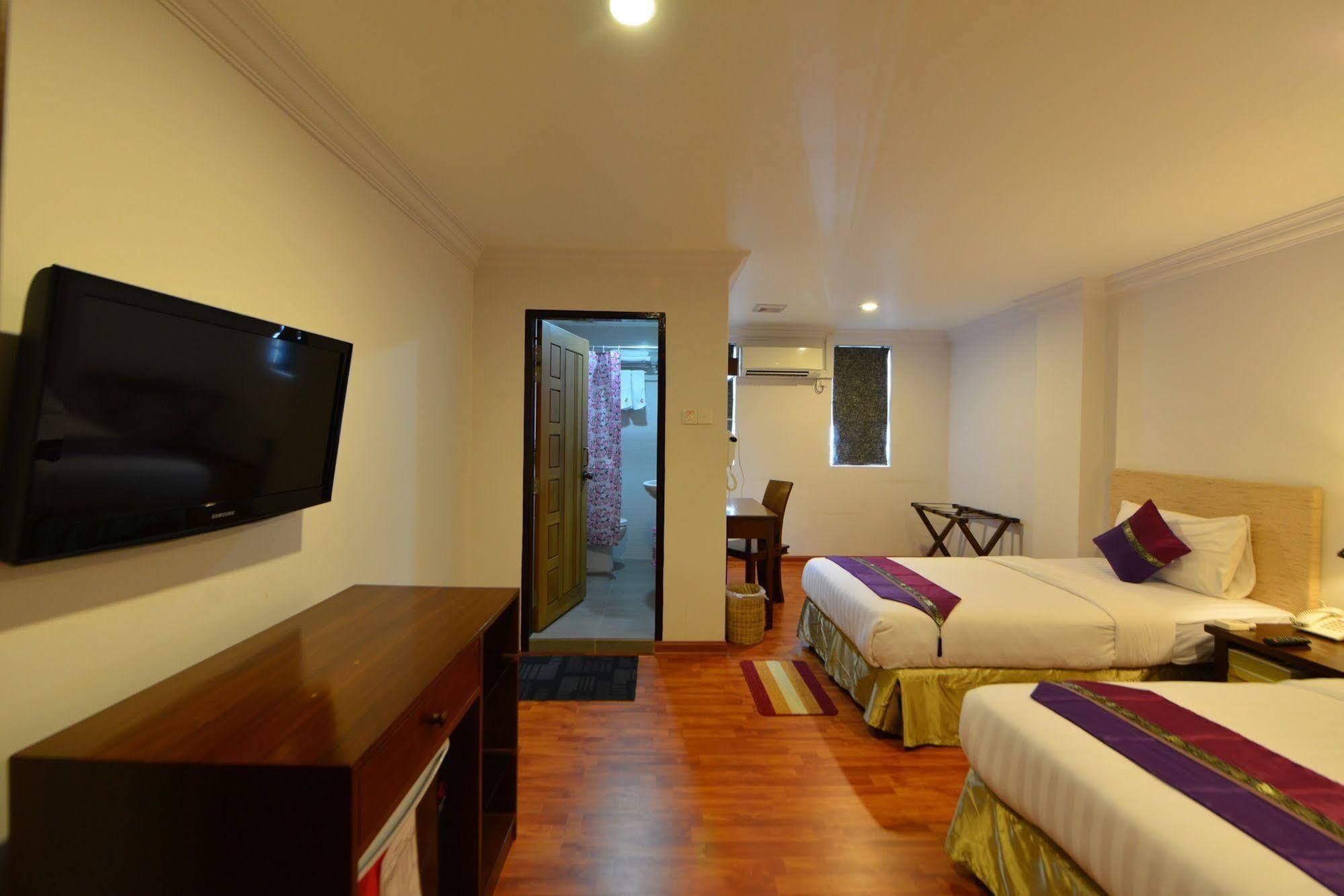 Hotel K Янгон Экстерьер фото